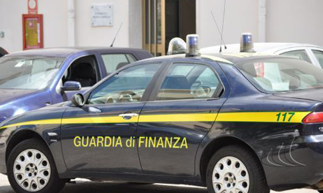 Benzina a basso costo e 1.300.000 euro nascosti al Fisco.Denunciato titolare di distributore a Trecchina