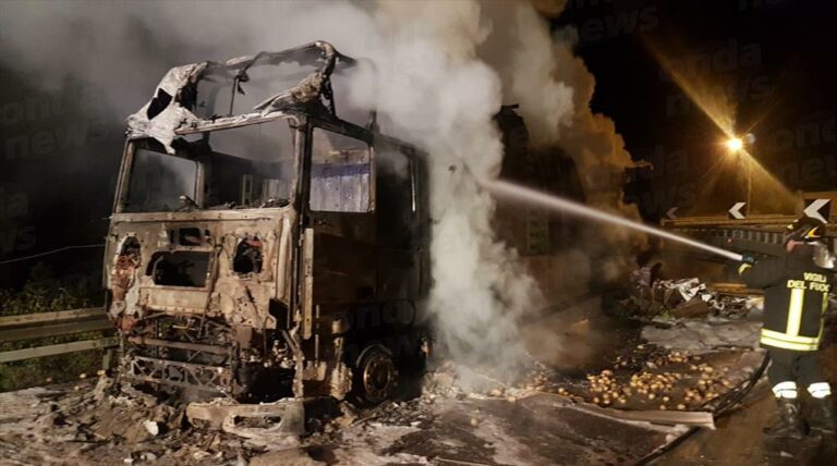 incendio camion lagonegro 3