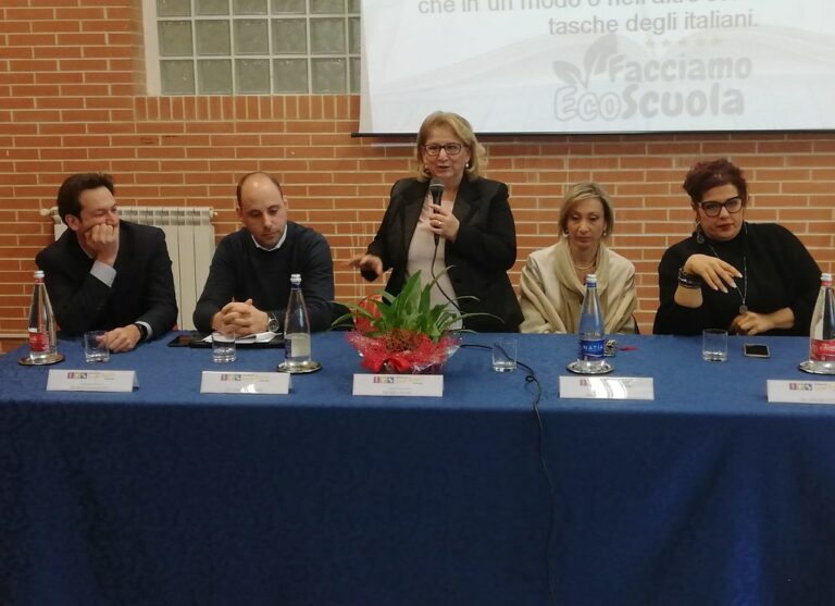 Facciamo Ecoscuola.Parlamentari M5S rinunciano ai privilegi e destinano 339mila euro alle scuole campane
