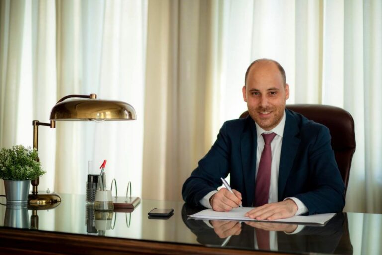 Dimissioni di Cariello, l’on. Adelizzi: “Importante opportunità di rinascita per Eboli”