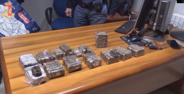 La Polizia di Battipaglia stronca un fiorente traffico di droga. Arrestato 45enne con 6 kg di hashish in auto