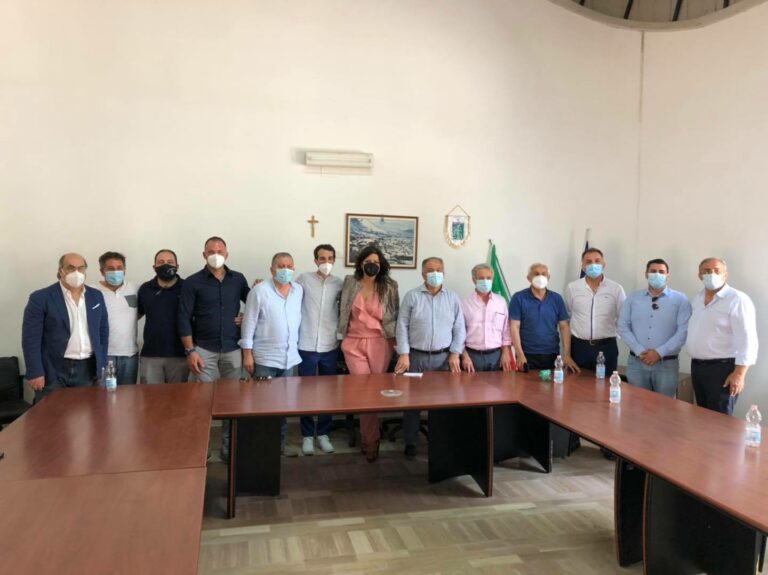 Anna Bilotti con i sindaci a Oliveto Citra
