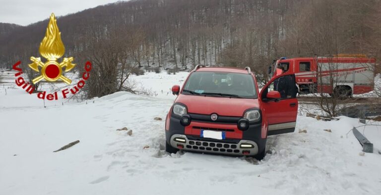 neve-auto-escursionista battipaglia