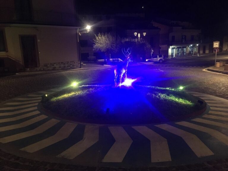 sanza s illumina con bandiera ucraina