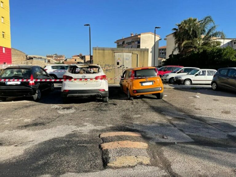 auto incendiate battipaglia