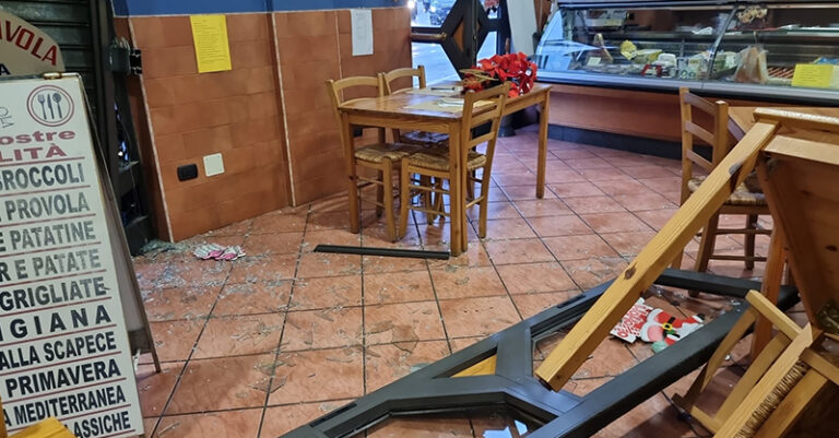 INCIDENTE AUTO RISTORANTE SALERNO FB