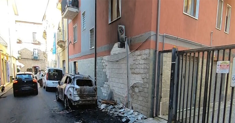 auto in fiamme battipaglia - 800x418