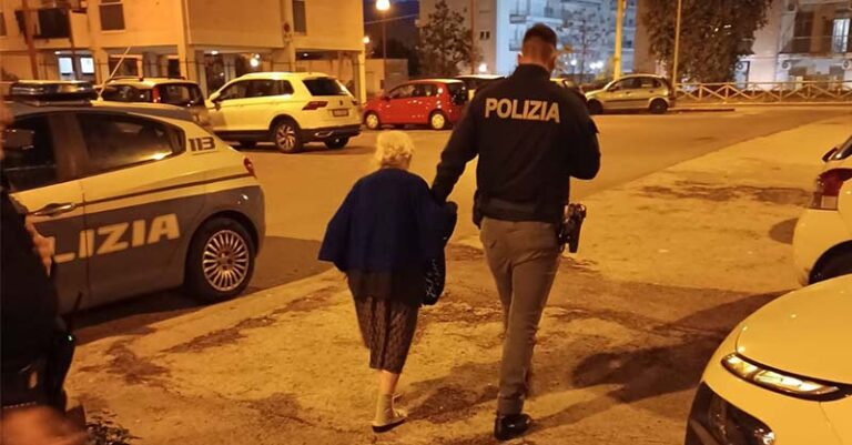 poliziotto e anziana a salerno