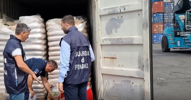 sequestro pellet - guardia di finanza - porto salerno -FB