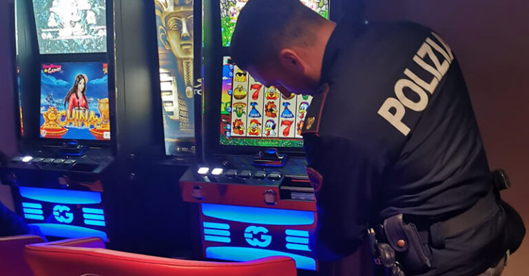 POLIZIA SLOT MACHINE