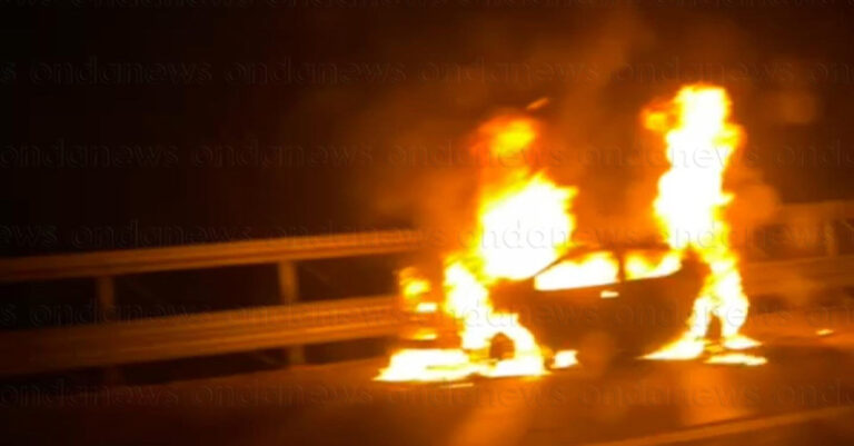 auto in fiamme-sicignano-18062023-FB