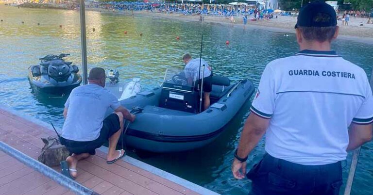 YACHT PALINURO FB