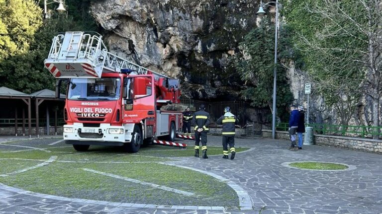 grotte castelcivita vigili del fuoco