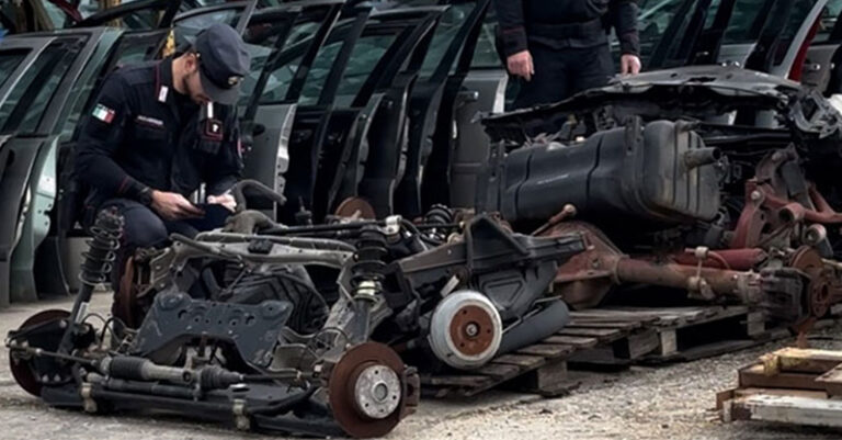 CARABINIERI FORESTALI AUTODEMOLIZIONI