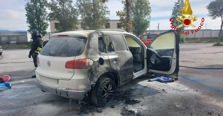 incendio auto salerno fb 12 novembre