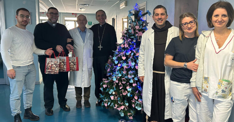 vescovo de luca-ospedale polla-FB