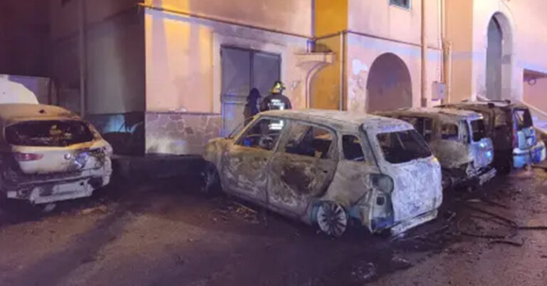 INCENDIO AUTO MONTECORVINO ROVELLA
