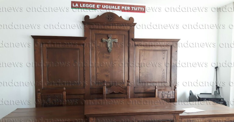aula tribunale lagonegro vuota foto ondanews fb