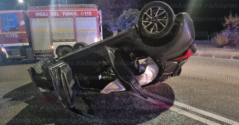 incidente auto salerno lungomare 22 febbraio 25
