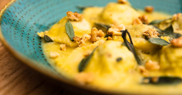 ravioli burro e salvia freepik
