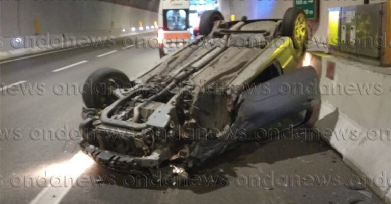 auto ribaltata galleria Castelluccio FB