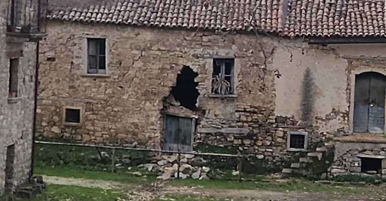 crollo roscigno vecchia fb