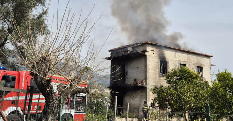 incendio eboli 22 marzo fb ok