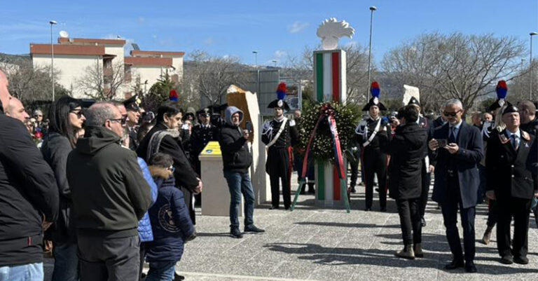 MONUMENTO CARABINIERI PASTORE FERRARO MANFREDONIA FB