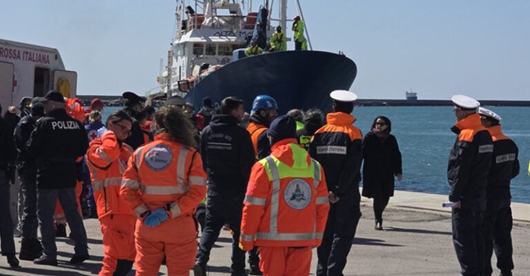 SBARCO MIGRANTI SALERNO 7 APRILE FB
