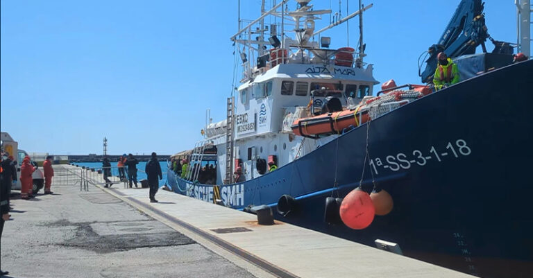 arrivo migrati porto salerno 7 aprile FB