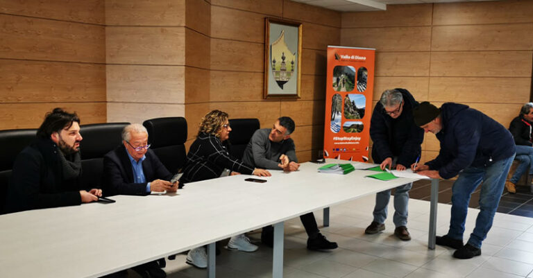 firma contratti comunità montana vallo di diano 1 aprile 25